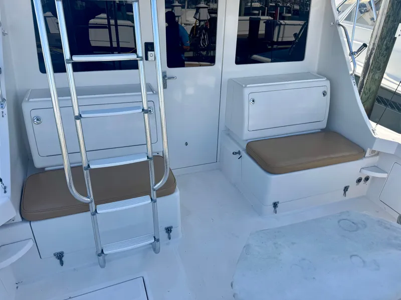 Slide: The Image of Cabo 35 Flybridge Sportfisher 2005 - 45