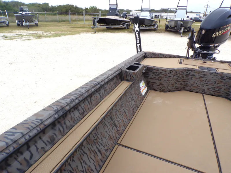 Slide: The Image of 2026 Xpress X18DB boat with camouflage design and Yamaha motor. - 8