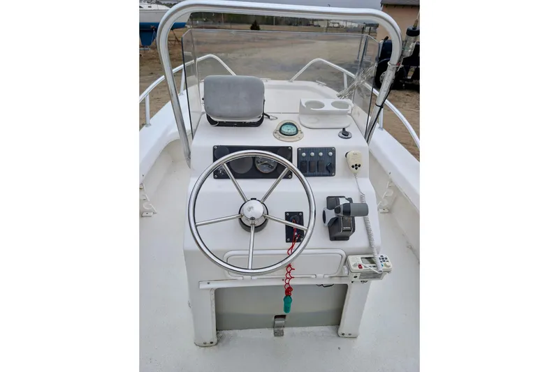 Slide: The Image of 2006 Twin Vee 19 BayCat boat console with steering wheel and controls. - 9