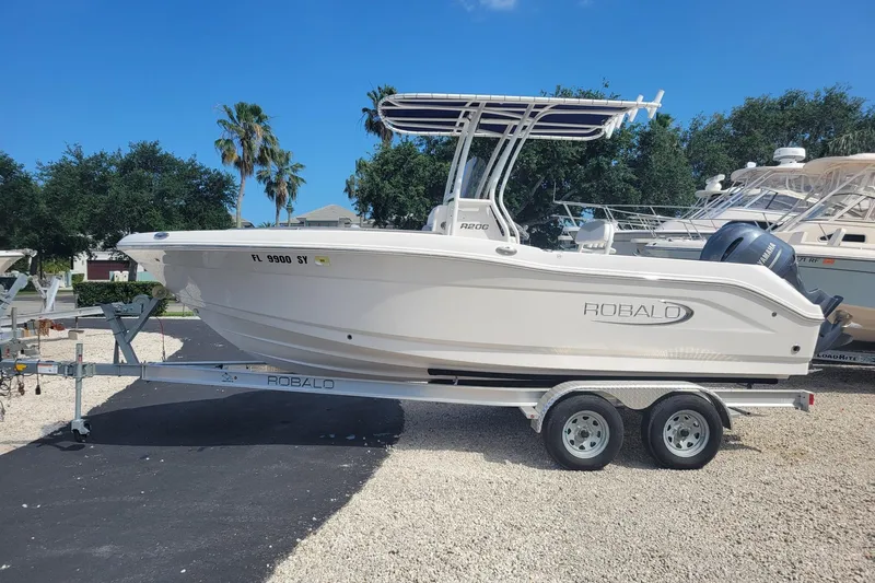 The Image of 2021 Robalo R200 Center Console boat on trailer, parked outdoors. - 0