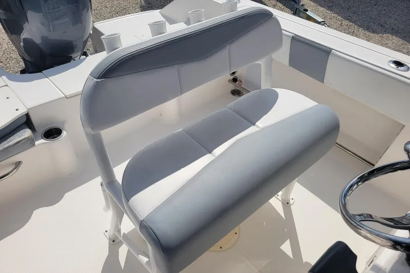 Slide: The Image of 2021 Robalo R200 Center Console boat seat and steering area in sunlight. - 7