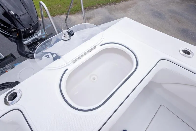 Slide: The Image of Livewell on 2026 SeaHunter 33 Tournament boat, featuring sleek design and functionality. - 49