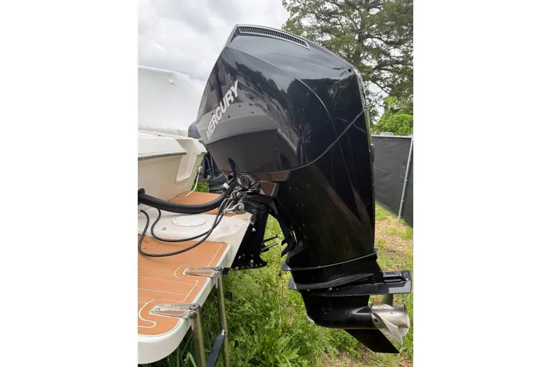 Slide: The Image of Outboard motor on a 2002 Sports-Craft 261 boat, featuring a Mercury engine. - 4