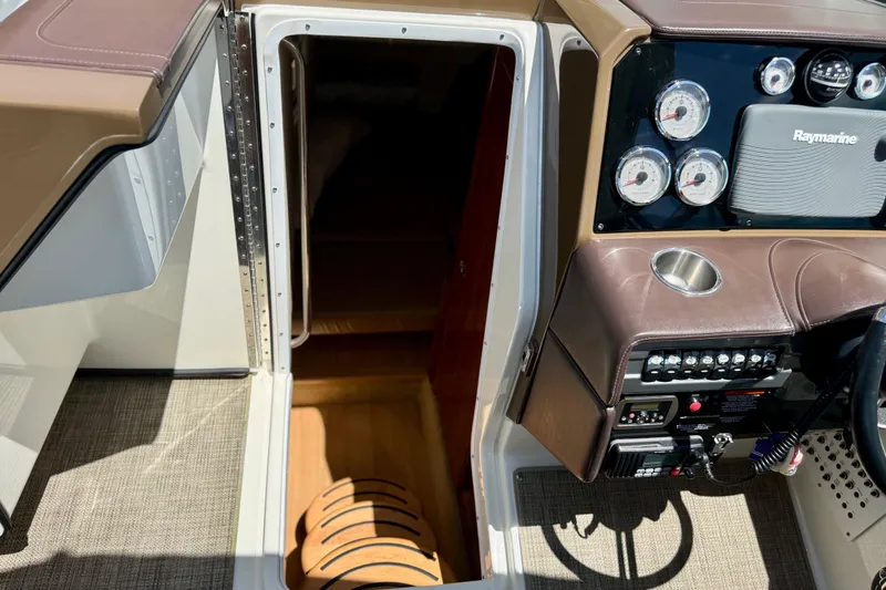 Formula 330 Crossover Bowrider 2015 for Sale | MarineSource