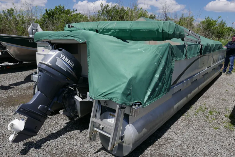 Slide: The Image of 2005 Bennington 257FS pontoon boat with green cover and Yamaha outboard motor. - 14