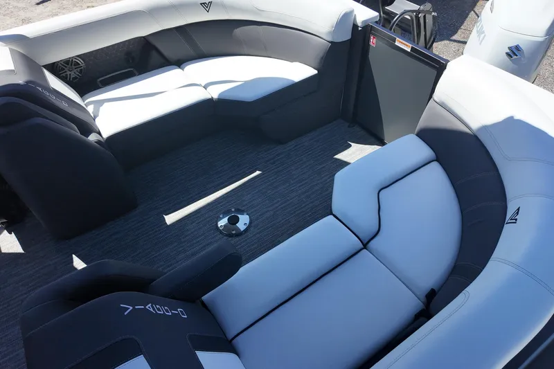 Slide: The Image of Luxurious seating on 2026 Viaggio Lago Z-U 22 boat, featuring modern design and comfort. - 10