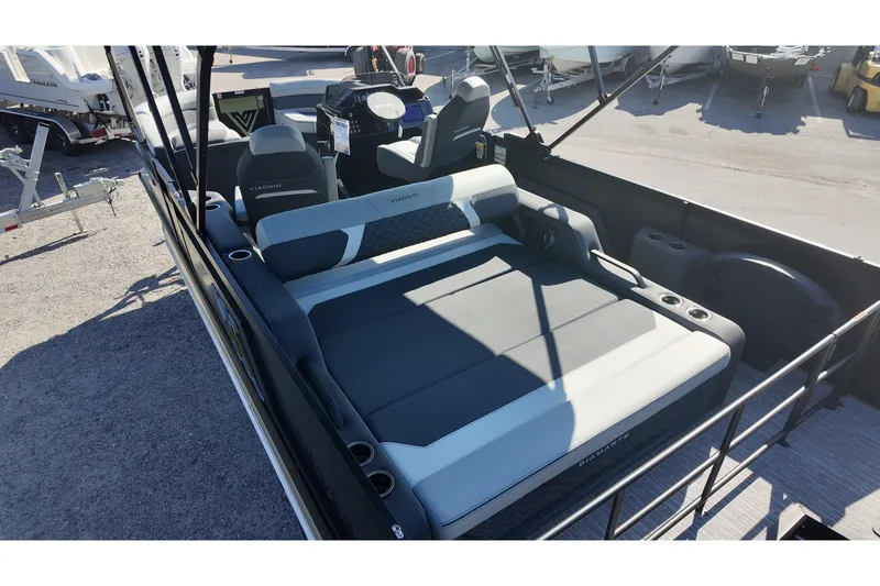 Slide: The Image of 2026 Viaggio Diamante S 22 boat interior with luxurious seating and modern design. - 10