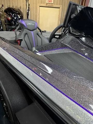 Slide: The Image of Skeeter ZXE Series 20 2026 - 3