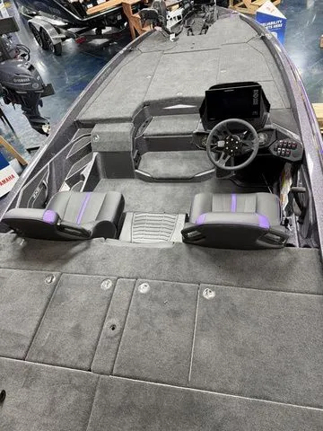 Slide: The Image of Skeeter ZXE Series 20 2026 - 6