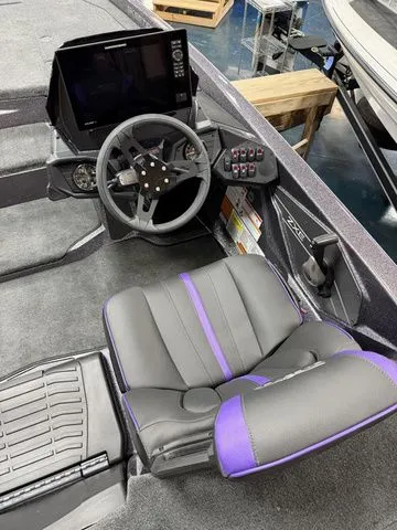 Slide: The Image of Skeeter ZXE Series 20 2026 - 7