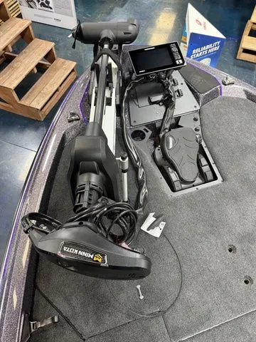 Slide: The Image of Skeeter ZXE Series 20 2026 - 8
