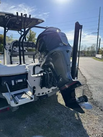 Slide: The Image of NauticStar 231 Hybrid 2024 - 3