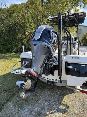 Slide: The Image of NauticStar 231 Hybrid 2024 - 4