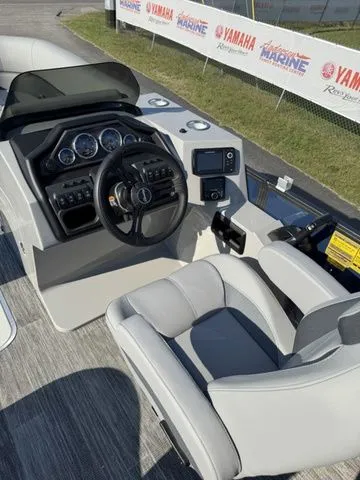 Slide: The Image of Bentley Pontoons Legacy Navigator 223 (SPORT3) 2026 - 7