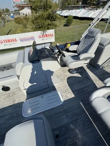 Slide: The Image of Bentley Pontoons Legacy Navigator 223 (SPORT3) 2026 - 8
