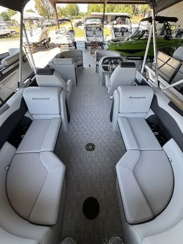 Slide: The Image of Berkshire 22RFX LE 25" 2026 - 4