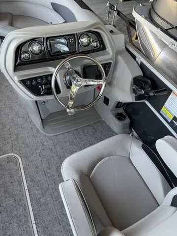 Slide: The Image of Berkshire 22RFX LE 25" 2026 - 5