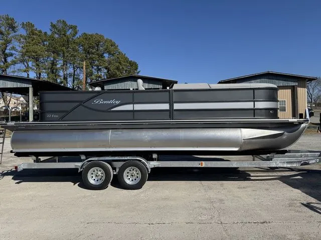 The Image of Bentley Pontoons Legacy Cruise 223 (XLP3) 2026 - 1
