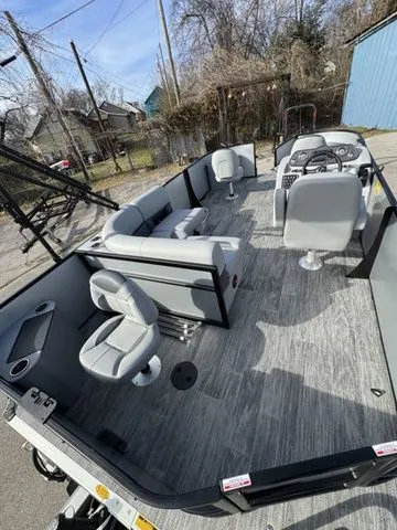 Slide: The Image of Bentley Pontoons LE 3 Point 180 2026 - 5