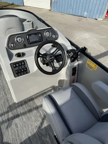 Slide: The Image of Bentley Pontoons LE 3 Point 180 2026 - 6