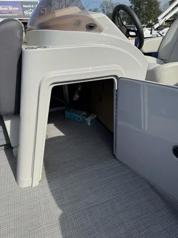 Slide: The Image of Sylvan Mirage Cruise 820 LZ W / Change Room 2023 - 11