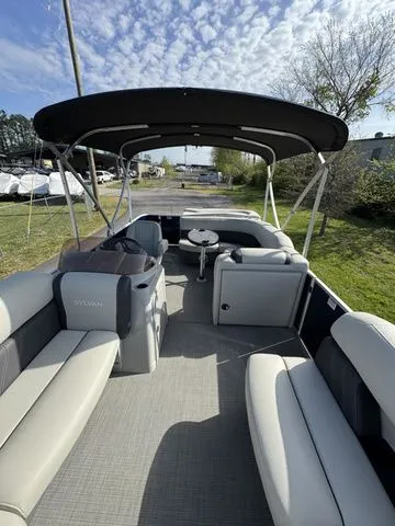 Slide: The Image of Sylvan Mirage Cruise 820 LZ W / Change Room 2023 - 13