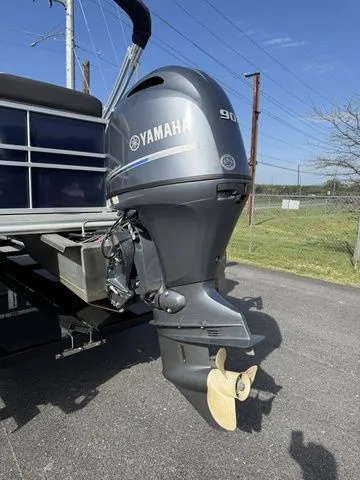 Slide: The Image of Sylvan Mirage Cruise 820 LZ W / Change Room 2023 - 4