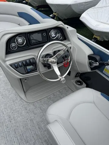 Slide: The Image of Berkshire LE Series 22CL2 LE 2025 - 3