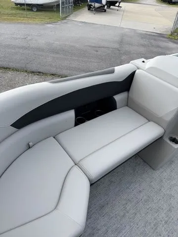 Slide: The Image of Berkshire LE Series 22CL2 LE 2025 - 9