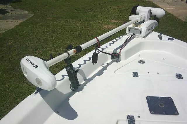 Slide: The Image of 2008 NauticStar 2110 Nautic Bay boat with Minn Kota trolling motor on deck. - 13