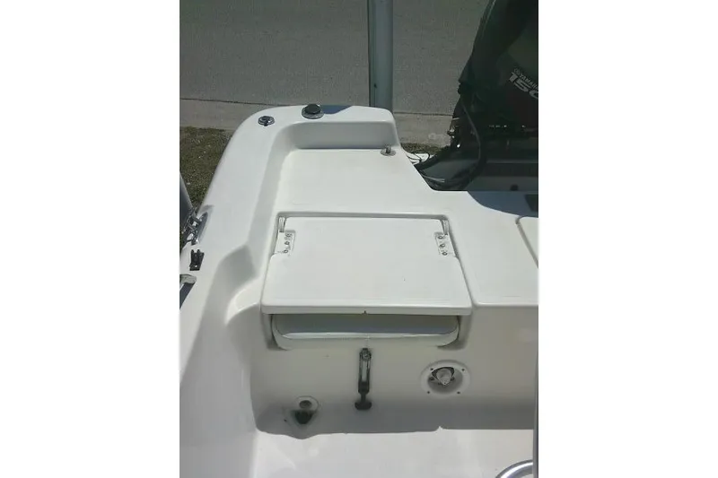Slide: The Image of 2008 NauticStar 2110 Nautic Bay boat deck with storage compartment. - 21