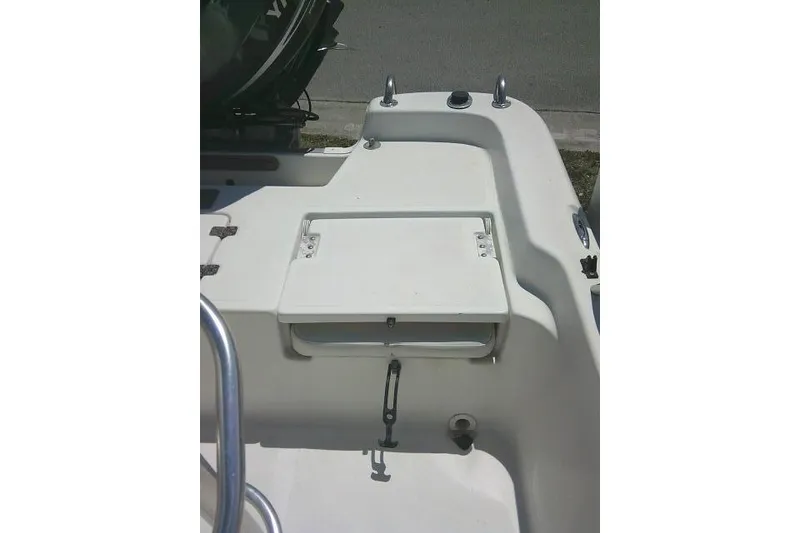 Slide: The Image of 2008 NauticStar 2110 Nautic Bay boat deck with storage compartment and fittings. - 25