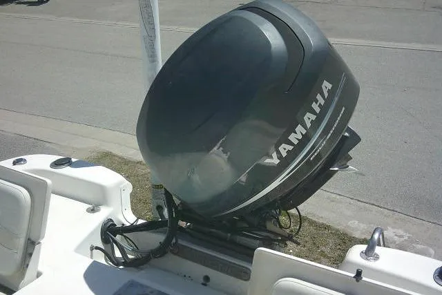 Slide: The Image of 2008 NauticStar 2110 Nautic Bay boat with Yamaha outboard motor. - 27