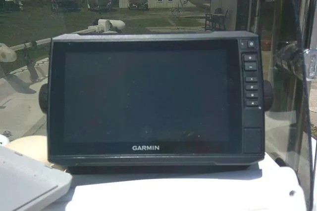 Slide: The Image of Garmin GPS device on 2008 NauticStar 2110 Nautic Bay boat dashboard. - 30