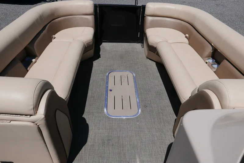 Slide: The Image of Interior of a 2019 Bentley 253 Admiral RE boat with beige seating. - 6