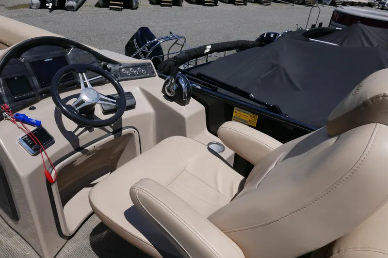 Slide: The Image of Interior of a 2019 Bentley 253 Admiral RE boat with beige seating and steering console. - 8