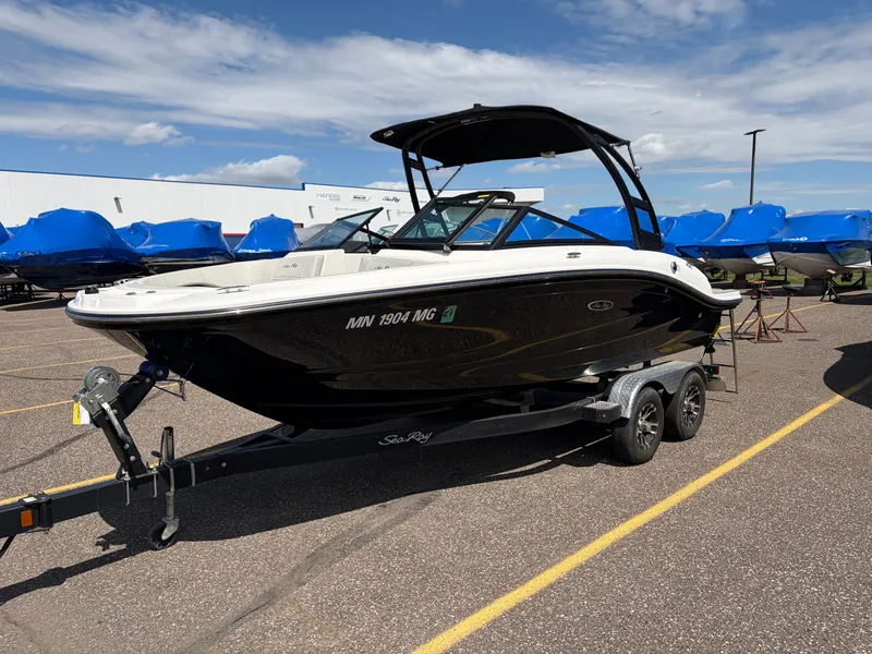 Slide: The Image of Sea Ray 190 Sport 2022 - 1