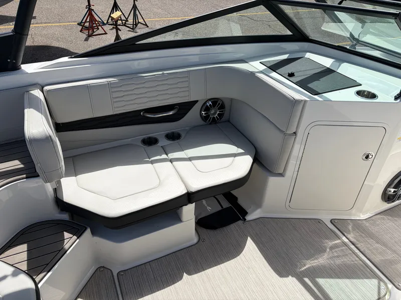 Slide: The Image of Sea Ray 190 Sport 2022 - 12