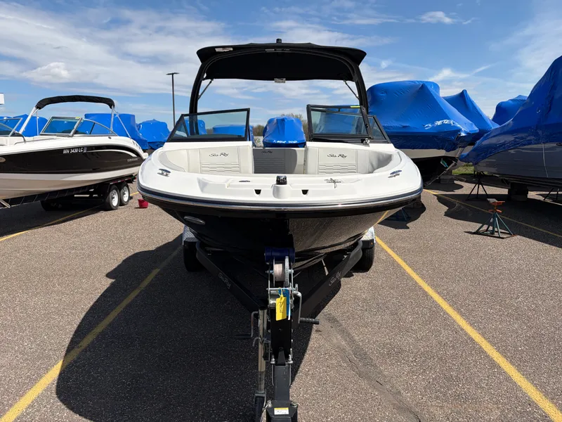 Slide: The Image of Sea Ray 190 Sport 2022 - 2