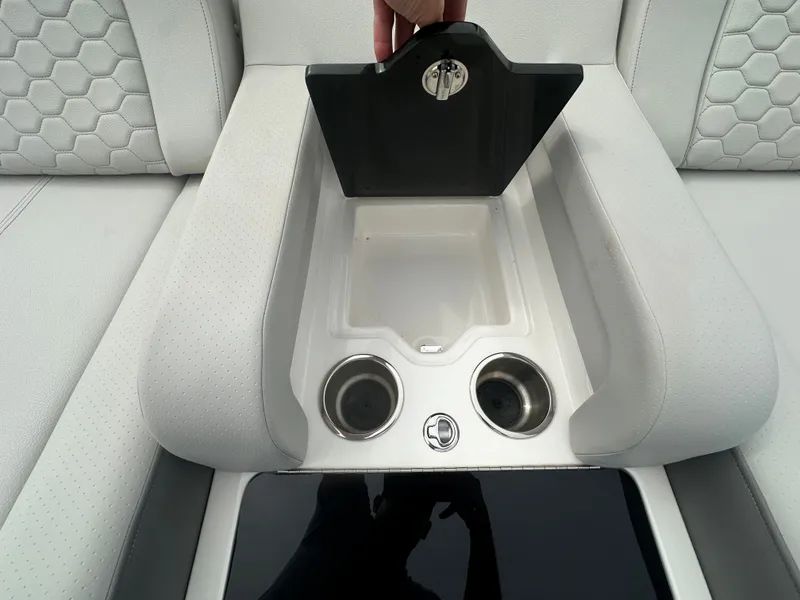 Slide: The Image of Interior of 2024 Sea Ray SDX 290 Outboard with cup holders. - 24