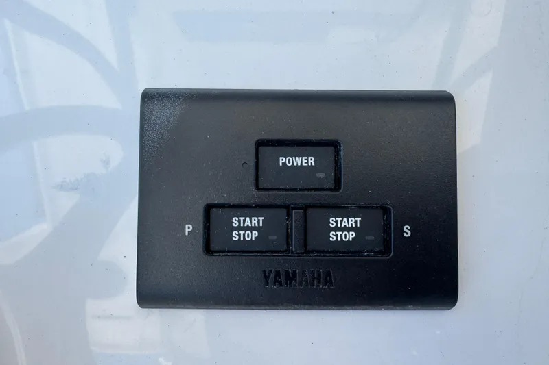 Slide: The Image of Yamaha control panel on Sea Pro 262 DLX 2026 boat. - 39