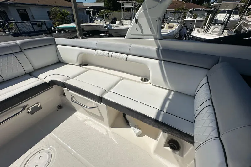 Slide: The Image of Luxurious seating area on a 2017 Sea Ray SDX 290 Outboard boat. - 21