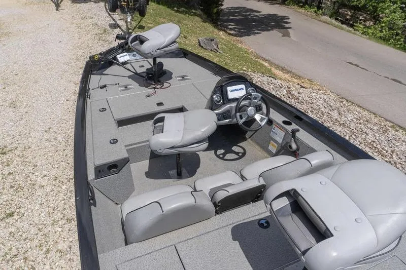 Slide: The Image of 2019 G3 Sportsman 1710 boat interior with seating and steering console. - 6