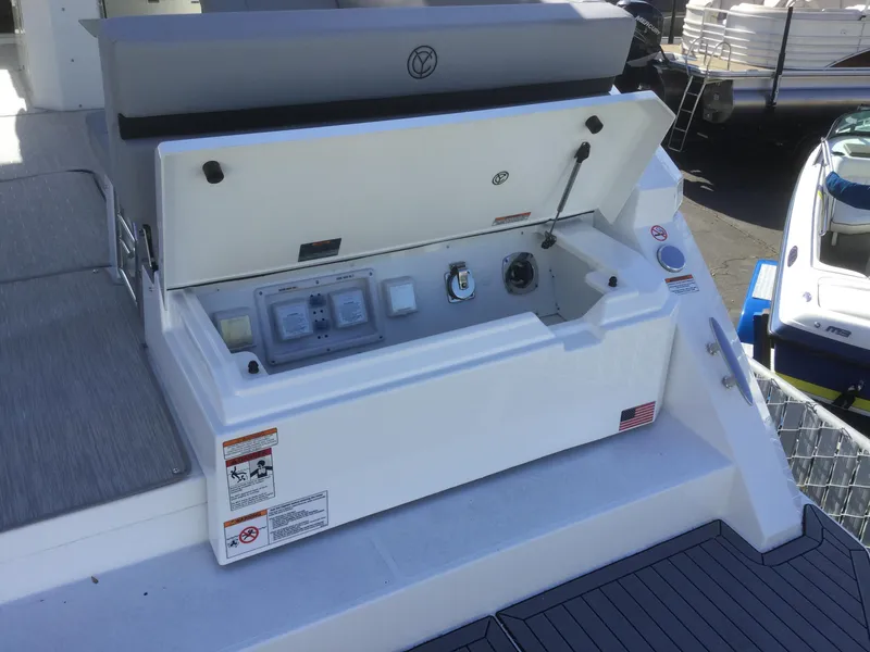 Slide: The Image of 2020 Cruisers Yachts 390 Express Coupe control unit. - 17