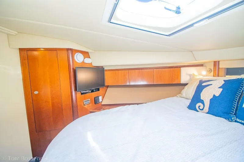 Slide: The Image of Luxurious cabin interior of 2005 Sea Ray 420 Sedan Bridge yacht. - 22