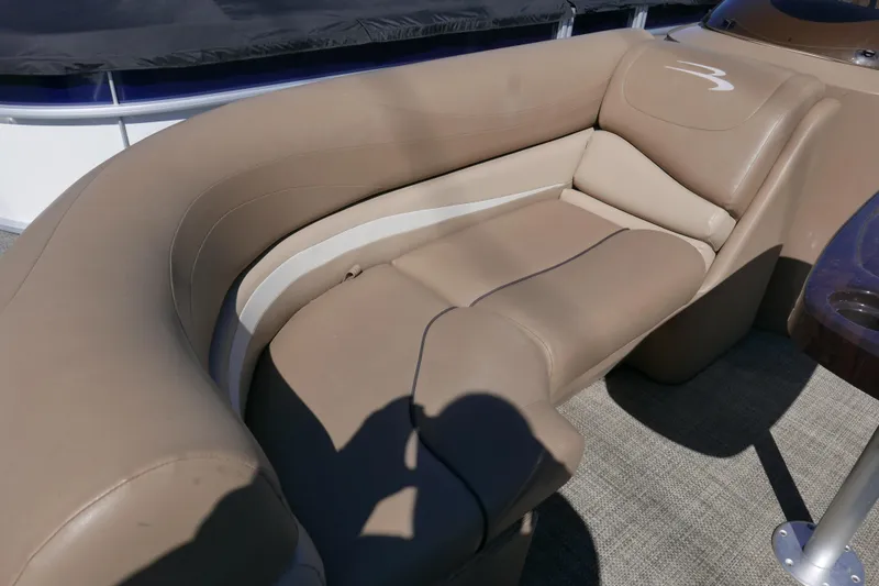 Slide: The Image of 2016 Bennington 2250GSR boat with beige leather seating and cup holder. - 4