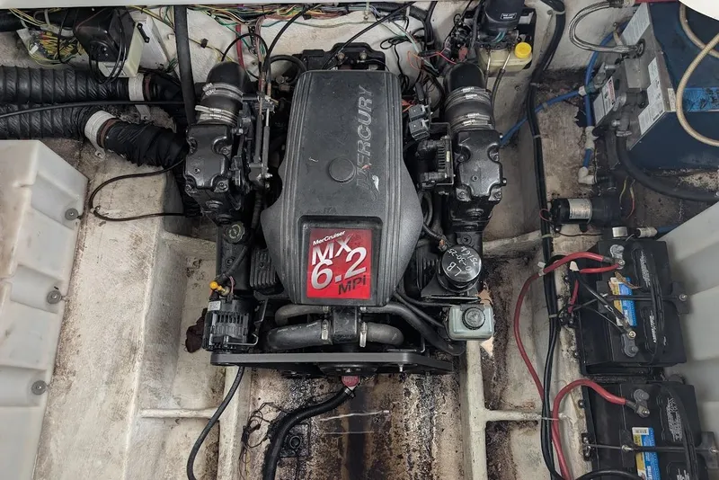 Slide: The Image of 2002 Maxum 2700 SCR engine compartment with MerCruiser MX 6.2 MPI engine. - 42