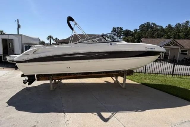 The Image of Stingray 235 LR 2012 - undefined