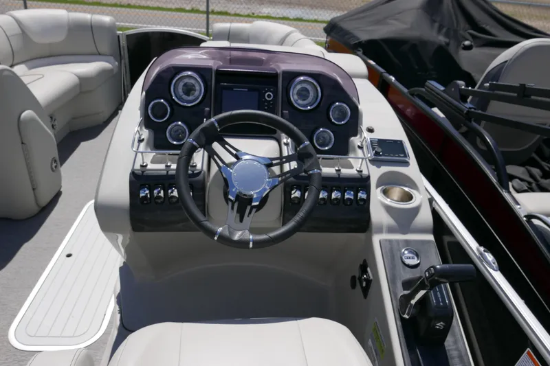 Slide: The Image of Cockpit of 2018 Sylvan S-3 boat with steering wheel and control panel. - 9