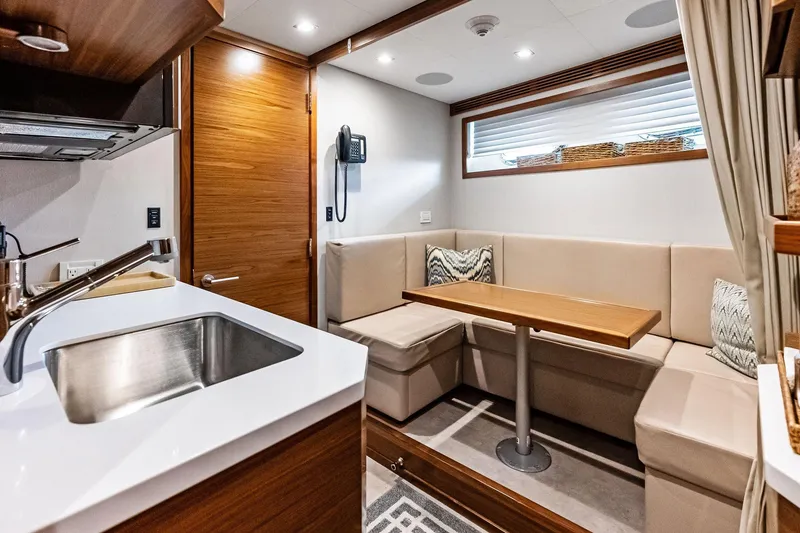 Slide: The Image of Crew Lounge settee - 83